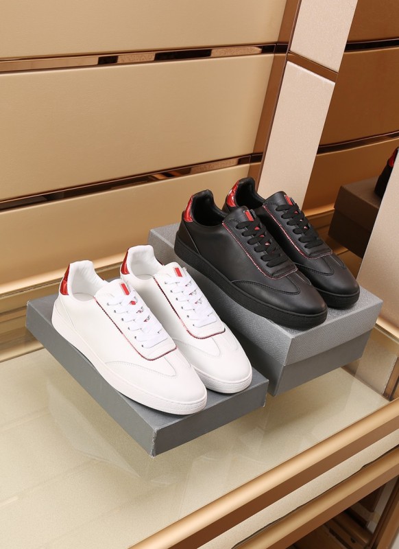 Prada Low Top sneaker 22