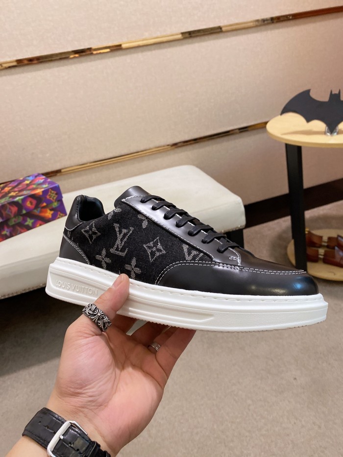 Louis Vuitton Low Top sneaker 107