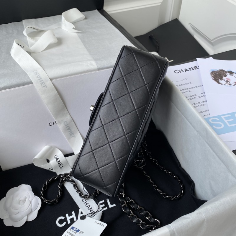 Handbag Chanel size 20 cm