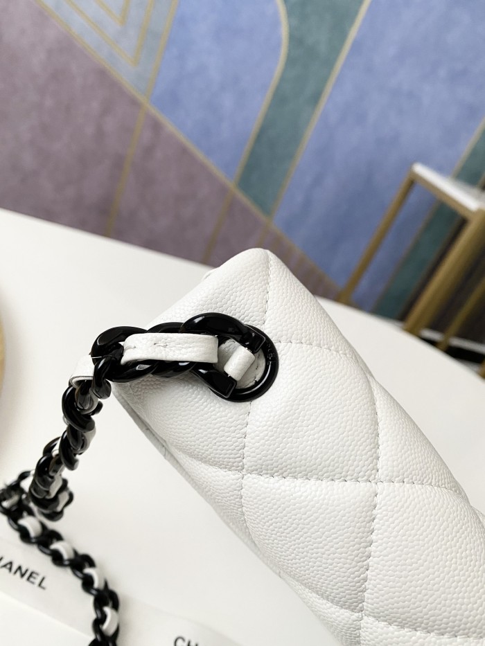 Handbag Chanel 2303 size 24x16.5x7 cm