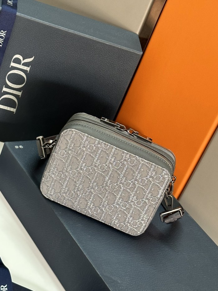 Handbag Dior 93310 size 17 x 12.5 x 5 cm