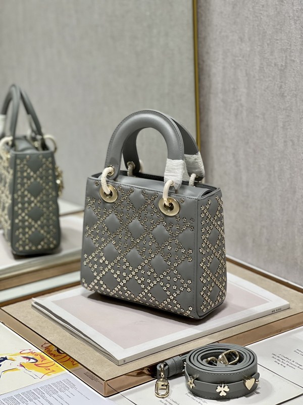 Handbag Dior 0531 size 20×16.5×8 cm