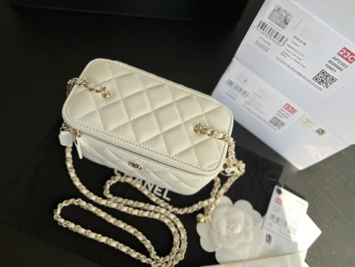 Handbag Chanel AP2303 size 17cmx9.5cmx8 cm