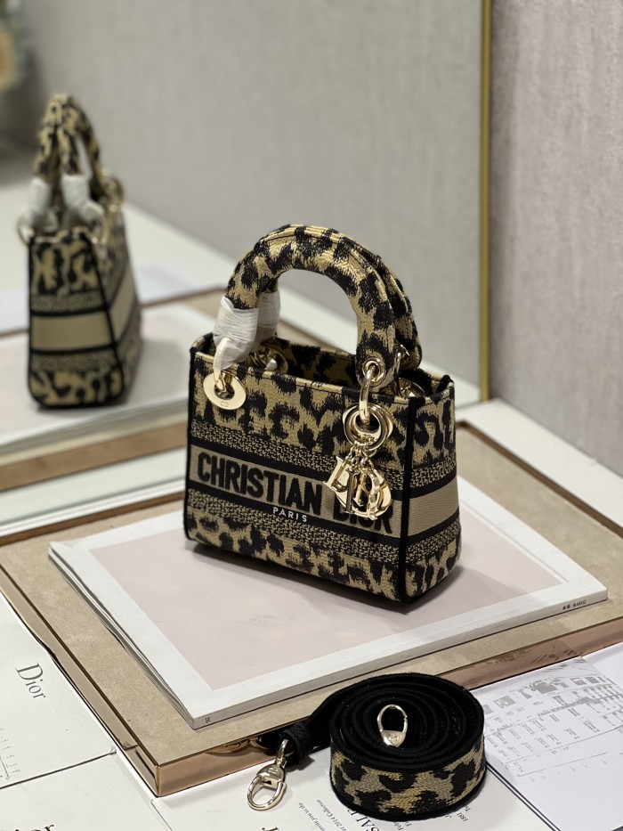 Handbag Dior 9028 size 17×7.5×14 cm