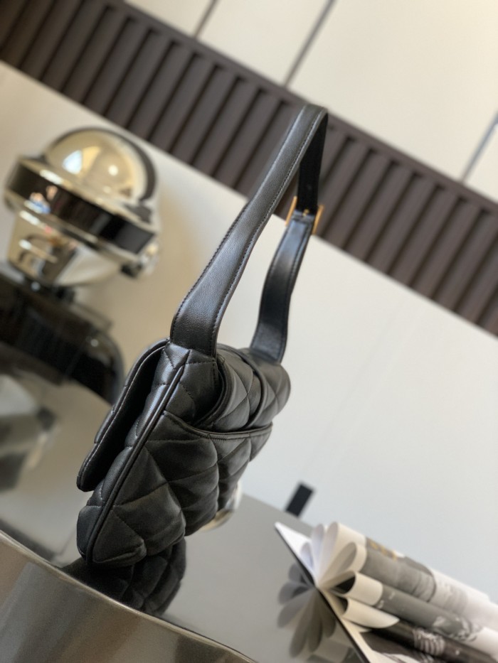 Handbags SAINT LAURENT 698567 size 24×18×5.5 cm