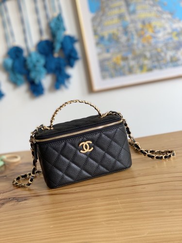 Handbag Chanel 81197 size 9.5×13×6 cm