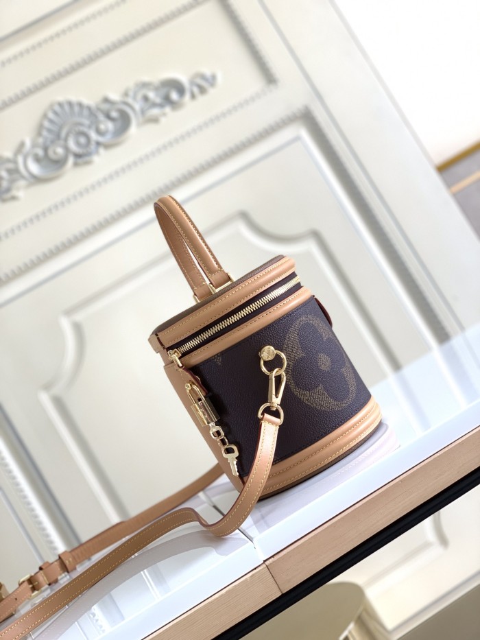 Handbag Louis Vuitton M44603 size 15.0 x 17.0 x 15.0 cm