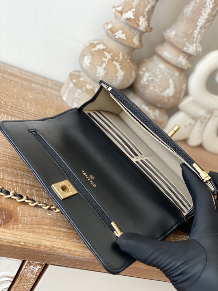 Handbag Chanel 81237 size 19 cm