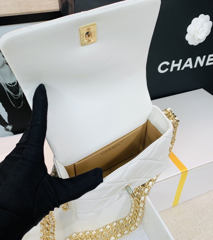 Handbag Chanel size 18 cm