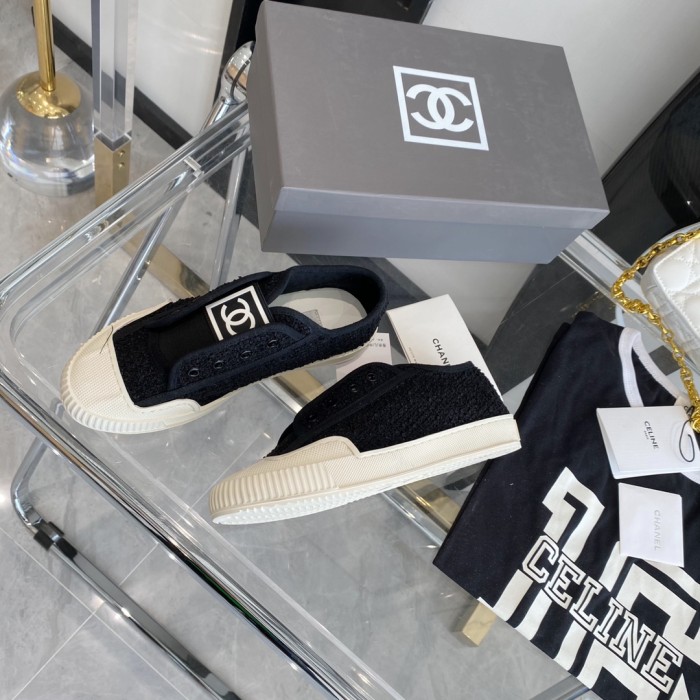 Chanel Flat canvas Sneaker 2
