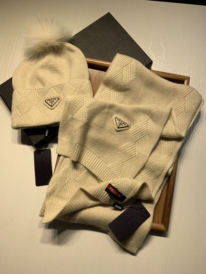 Hat & Scarf Prada 2