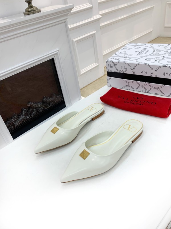 Valentino Garavani Flat sandals Women 11