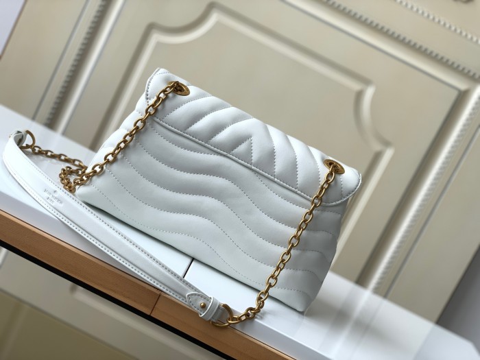 Handbag Louis Vuitton M58549 size 24x14x9 cm