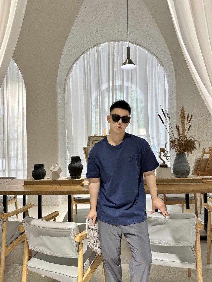 Clothes Louis Vuitton 349