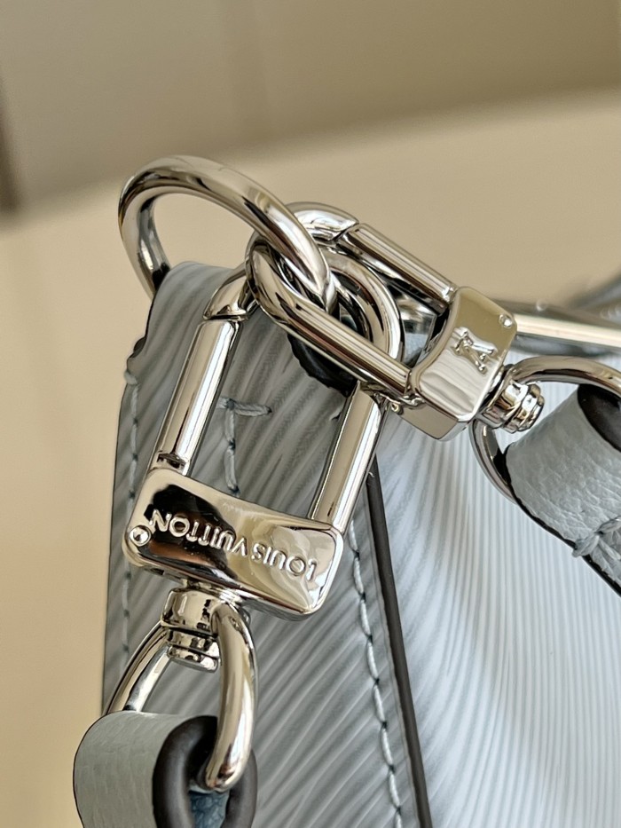 Handbag Louis Vuitton M80688 size 25 x 15 x 8cm