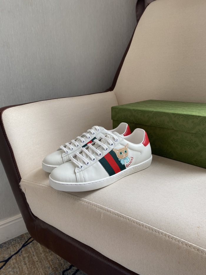 Gucci Women's Ace sneaker with bee sneaker 4