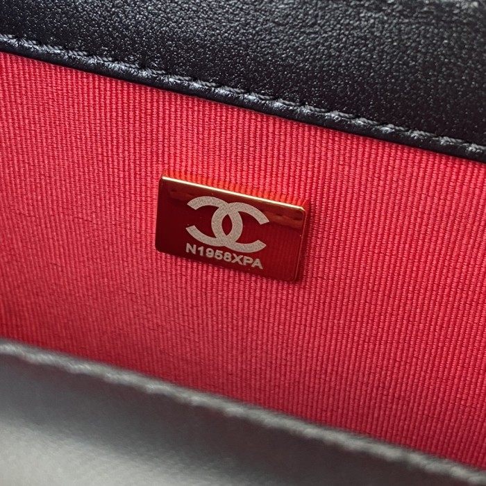 Handbag Chanel AS3018 size 18x13x6.5 cm