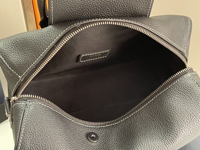 Handbag Dior 93337 size 26 x 16x 14.5 cm