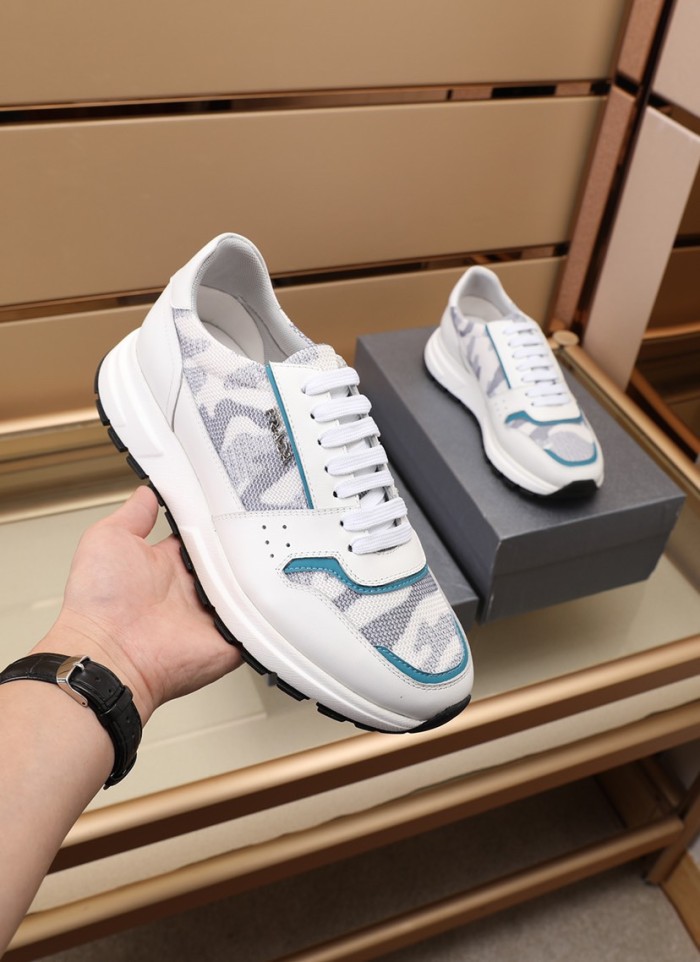 Prada Low Top sneaker 24