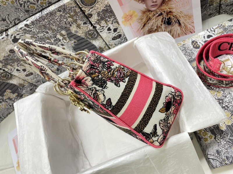 Handbag Dior M0565 size 24*20*11 cm
