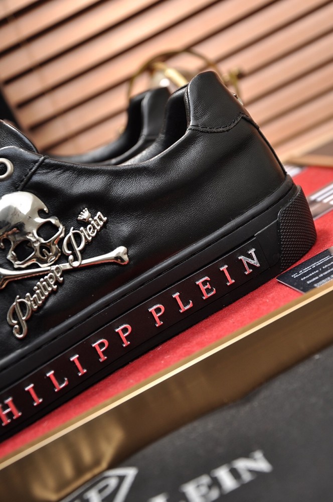 Philipp Plein Low Top Sneakers 33