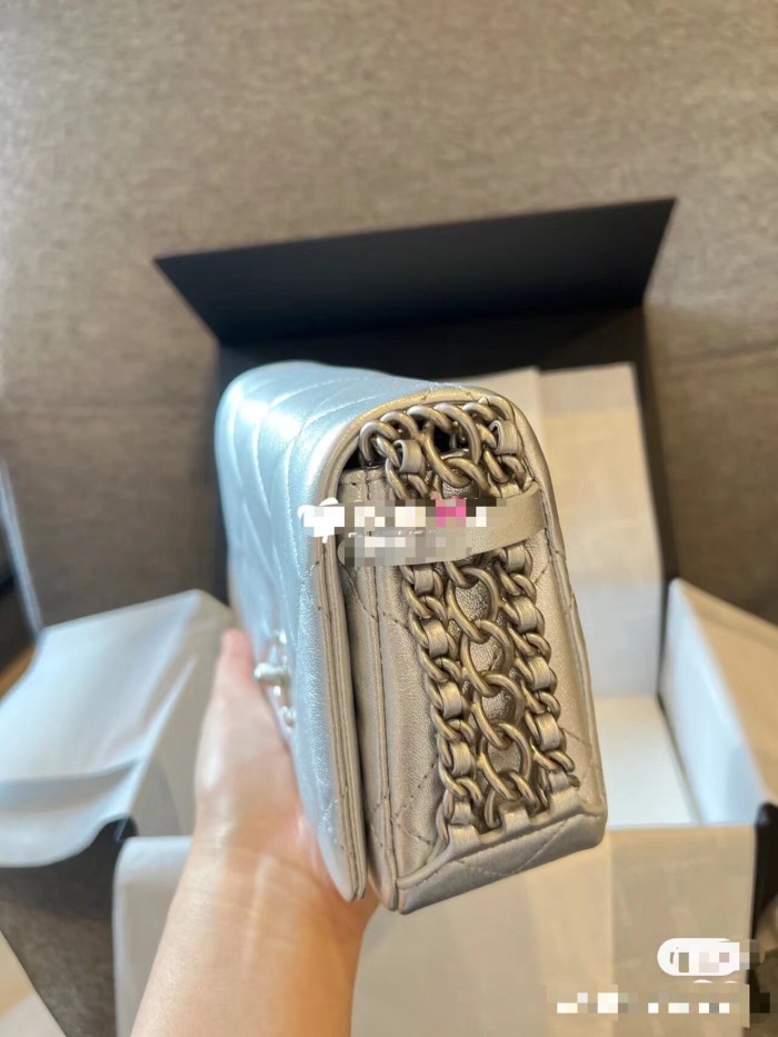 Handbag Chanel size 18 cm