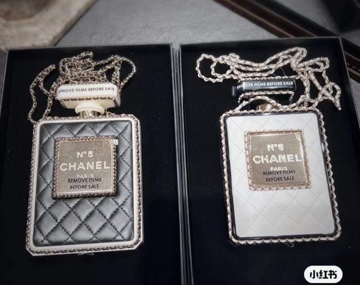 Handbag Chanel size 16*9*3.5* cm