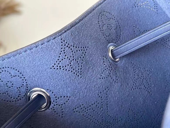 Handbag Louis Vuitton M59554 size 25 x 25 x 20cm