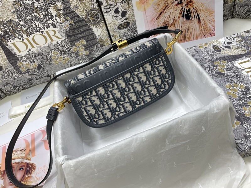 Handbag Dior M9327 size 22 x 13 x 5 cm