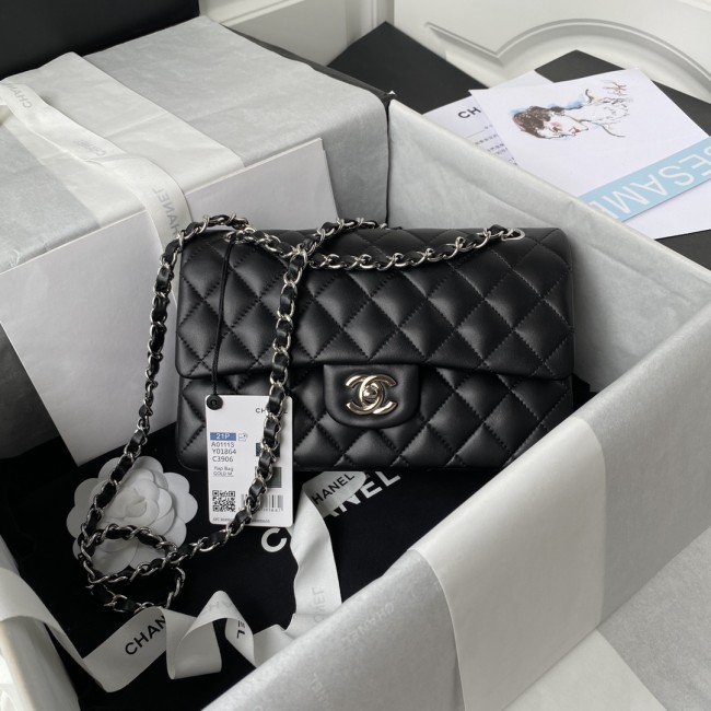 Handbag Chanel A01113 size 23 cm