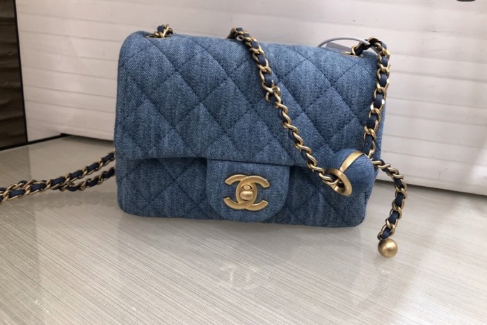 Handbag Chanel size 20 cm
