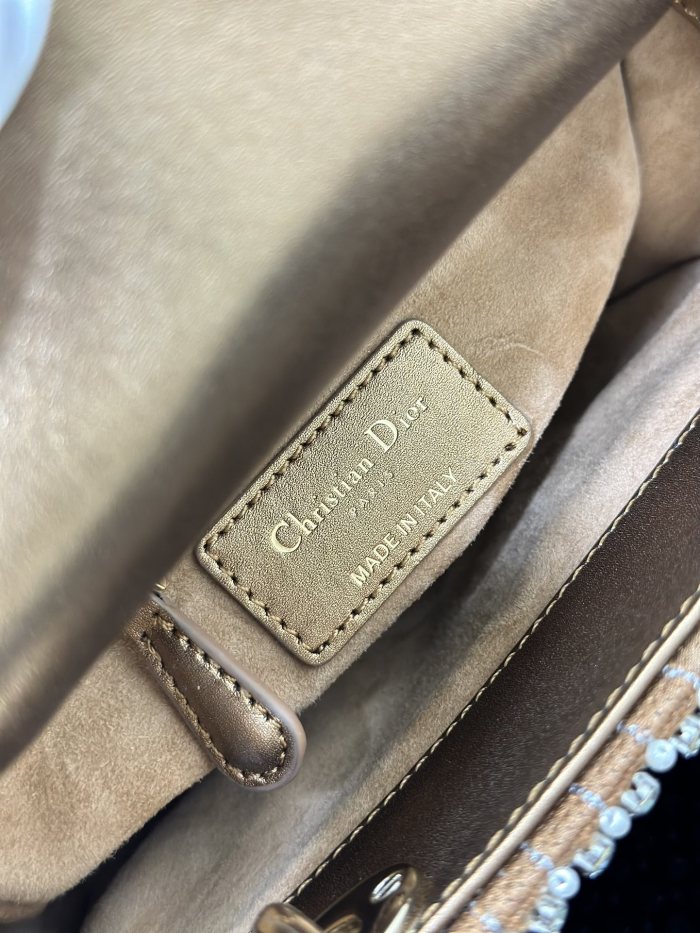 Handbag Dior M0505 size 17 x 15 x 7 cm