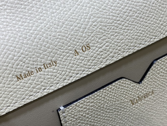 Handbag VALEXTRA size 𝟏𝟗'𝟓*𝟏𝟒*𝟗'𝟓 𝐂𝐦