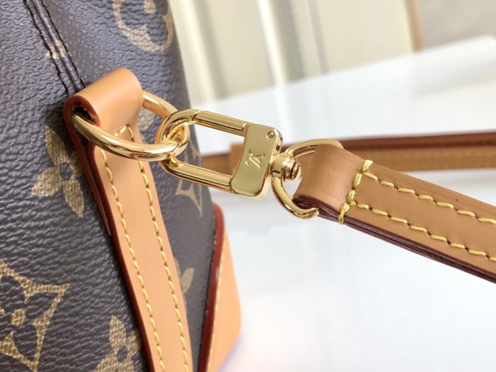 Handbag Louis Vuitton M57099 size 12×12×12cm