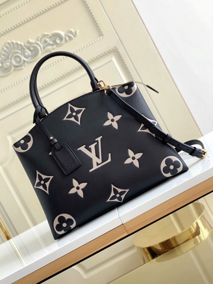Handbag Louis Vuitton M45842 size 34 x 24 x 15 cm