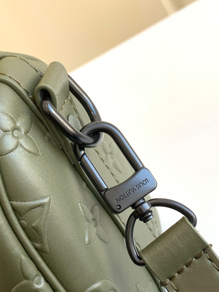 Handbag Louis Vuitton M57961 size 21 x 12 x 9 cm