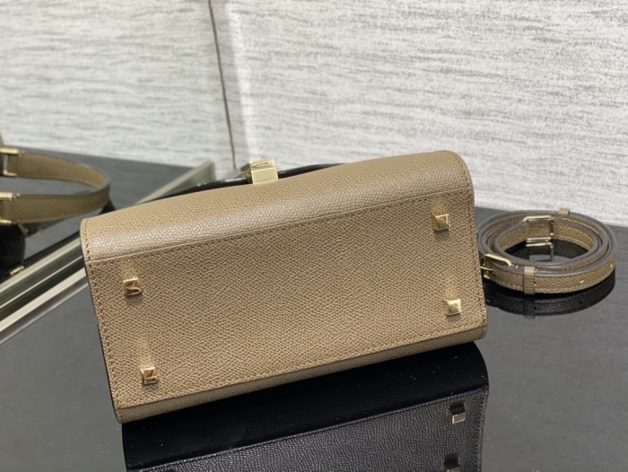 Handbag VALEXTRA size 𝟐𝟐*𝟏𝟔'𝟓*𝟏𝟐 𝐂𝐦