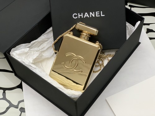 Handbag Chanel size 16*9*3.5* cm