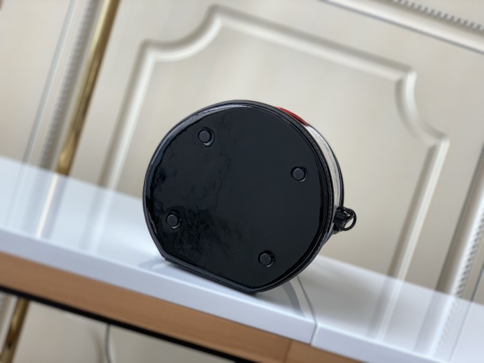 Handbag Louis Vuitton M20487 size 15 x 17 x 15 cm