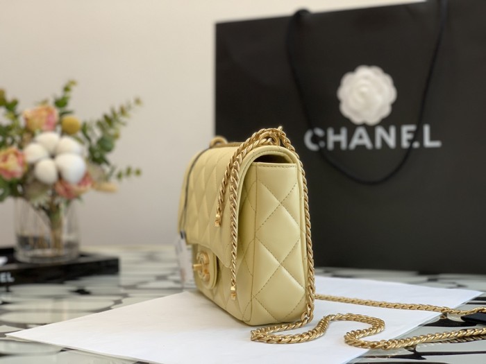 Handbag Chanel size 21 cm