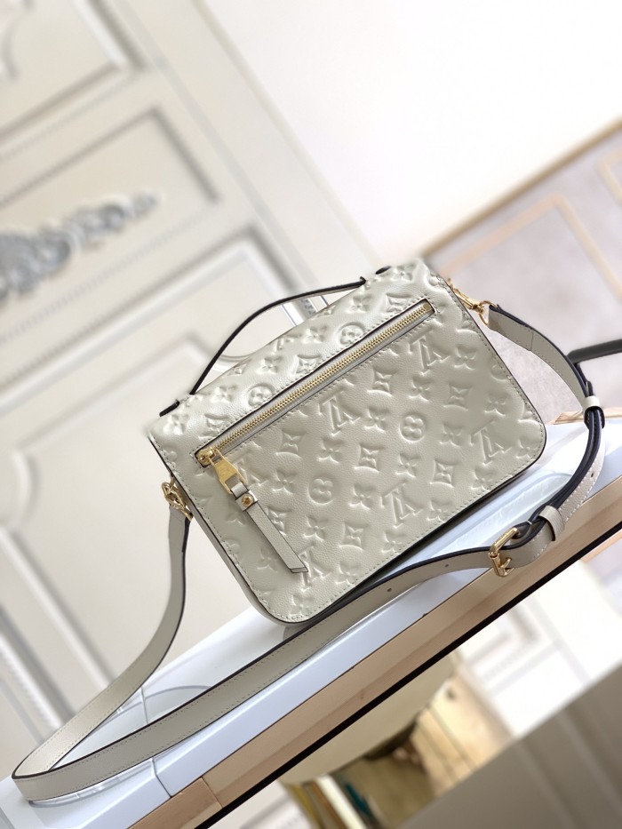Handbag Louis Vuitton M40780 size 25 x 19 x 9 cm