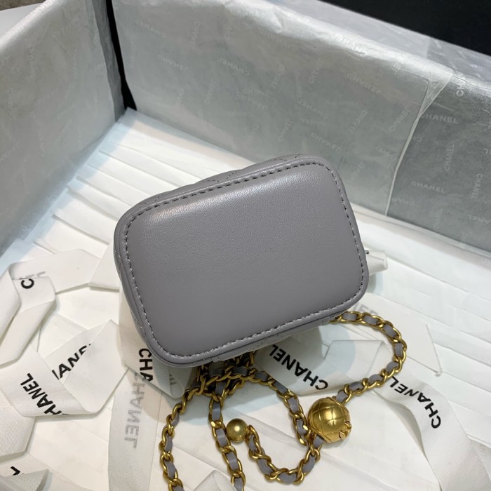 Handbag Chanel 81136 size 10.5 8.5 7 cm