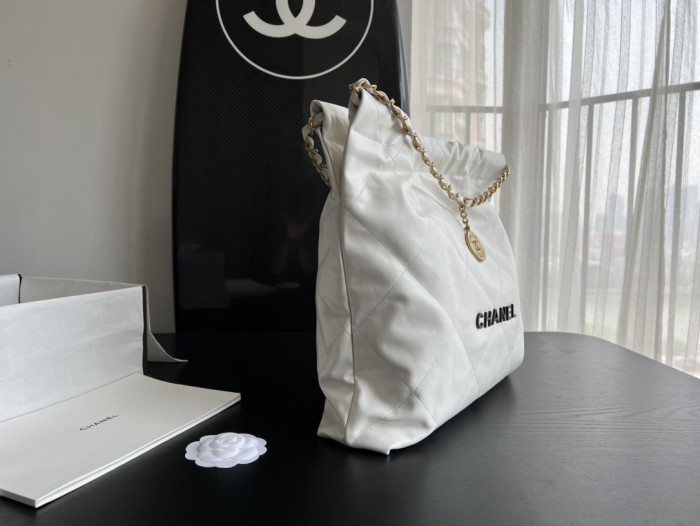 Handbag Chanel size 39cmx42cmx8 cm