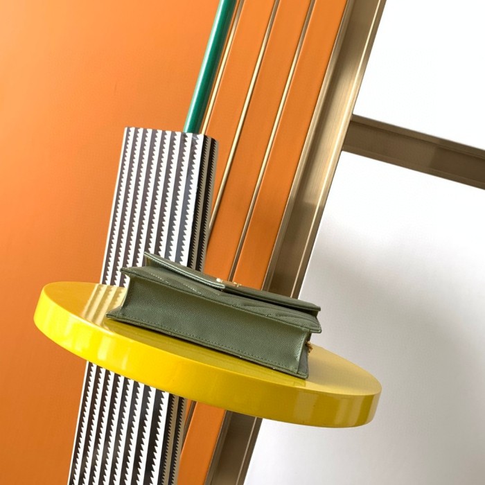 Handbags SAINT LAURENT 393953 size 19x11.5x4 cm