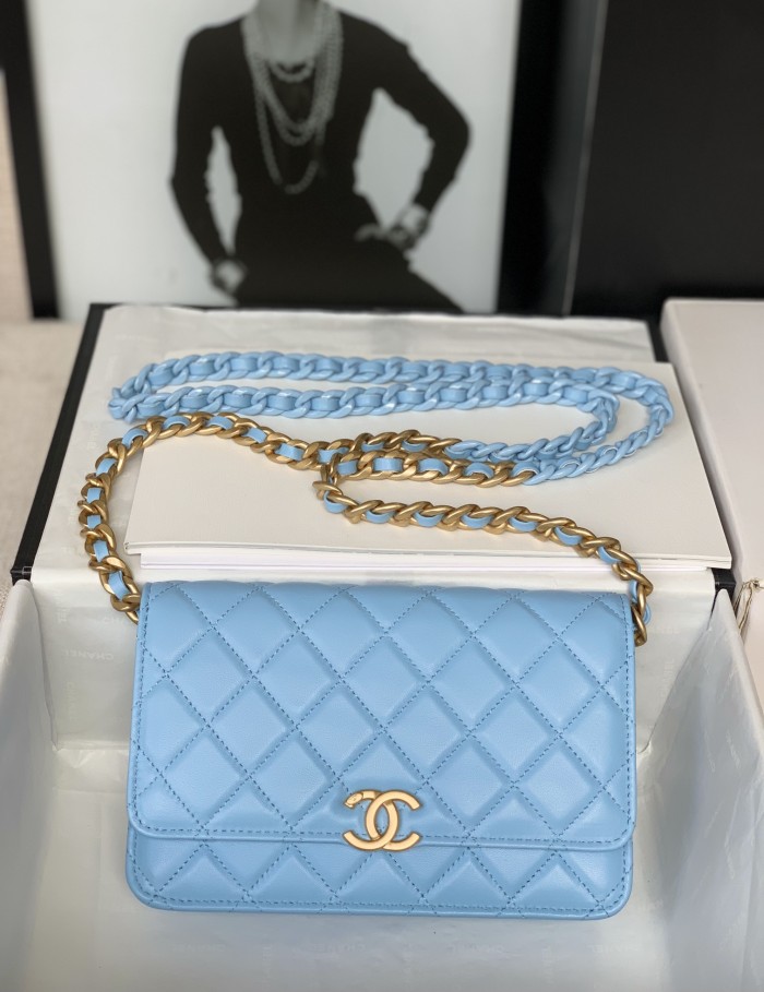 Handbag Chanel size 12*19*3.5 cm