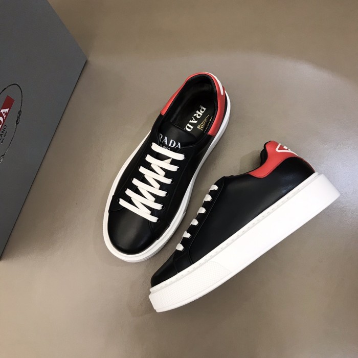Prada Low Top sneaker 34