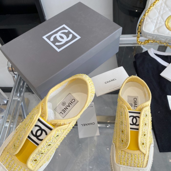 Chanel Flat canvas Sneaker 1