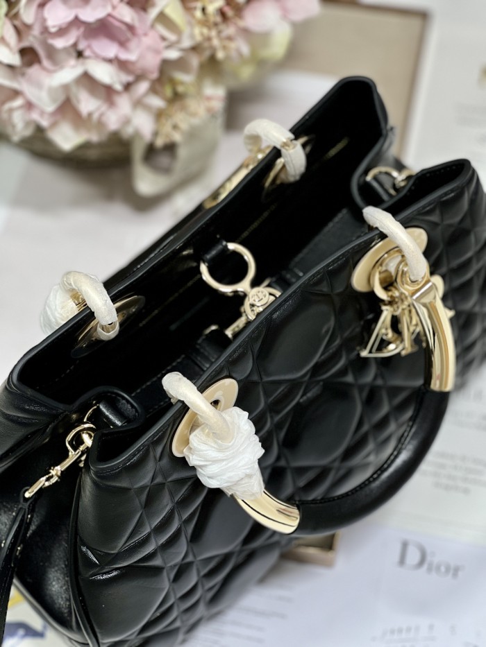 Handbag Dior 0062 size 30*18.5*11.5 cm