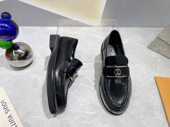 Louis Vuitton shoes WOMEN 3