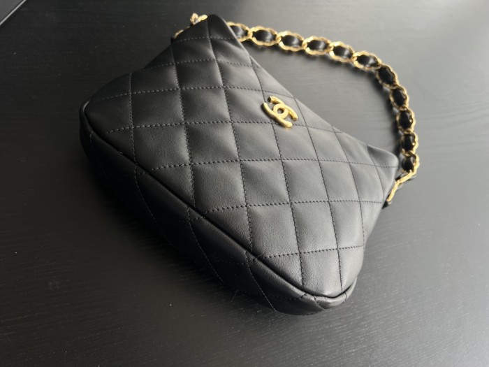 Handbag Chanel size 17.5cm24cm6 cm